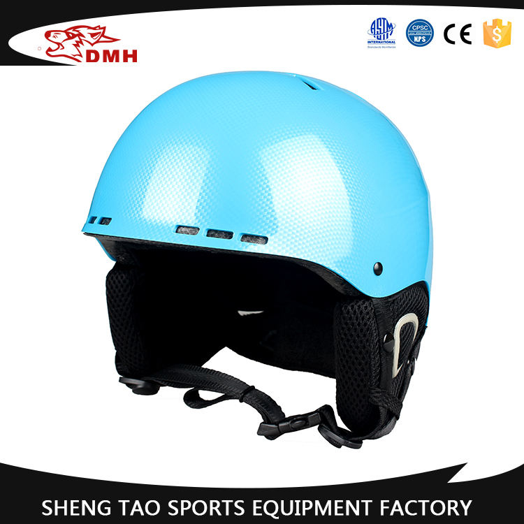 Modischer Skihelm