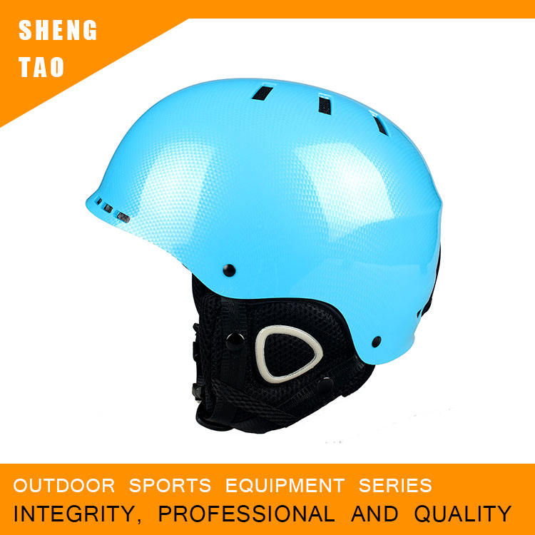 Modischer Skihelm