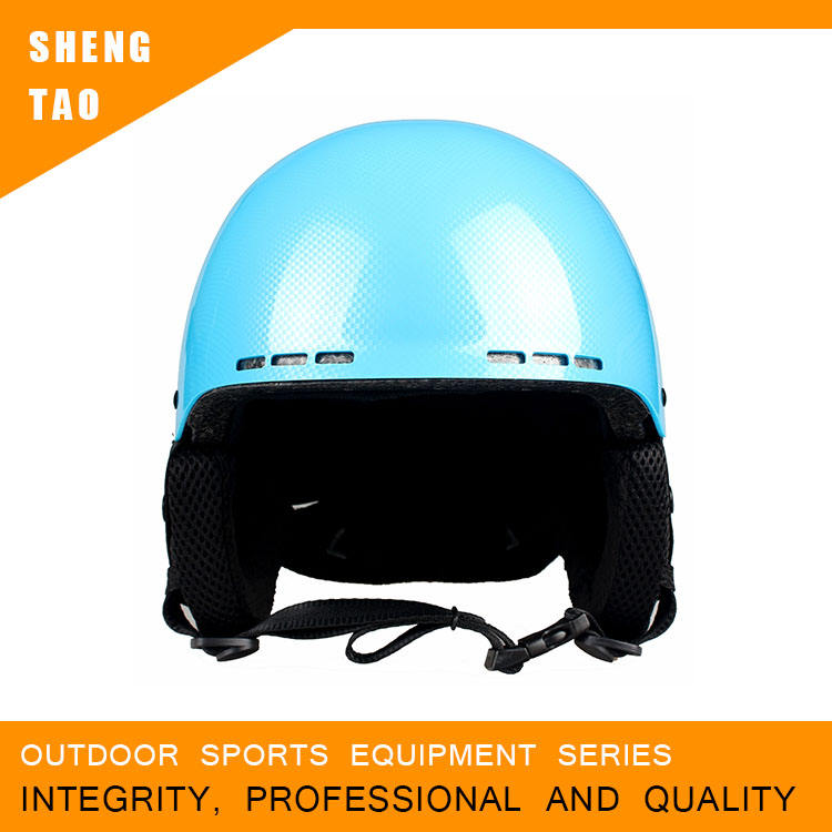Modischer Skihelm