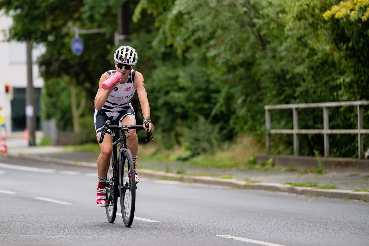 Ganz weißer Fahrradhelm